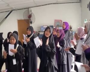 Mahasiswa PBA UIN Siber Syekh Nurjati Membimbing Pentas Seni Bahasa Arab di Malaysia dalam Program ITLA Abroad Batch-7 Menghasilkan PENSI yang Spektakuler