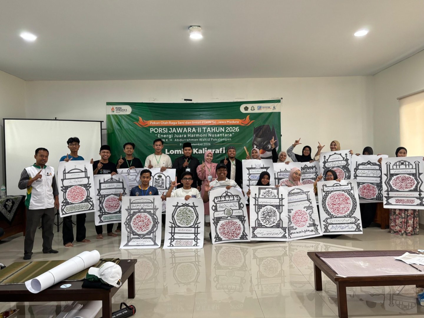 Raih Juara I Kaligrafi Naskah pada PORSI Jawara II, Mahasiswa PBA UIN Siber Syekh Nurjati Cirebon Torehkan Prestasi